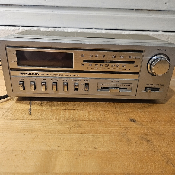 SoundDesign Model #3675-A Clock Radio AM/FM Silver Soundesign Tested&Works - Picture 4 of 5